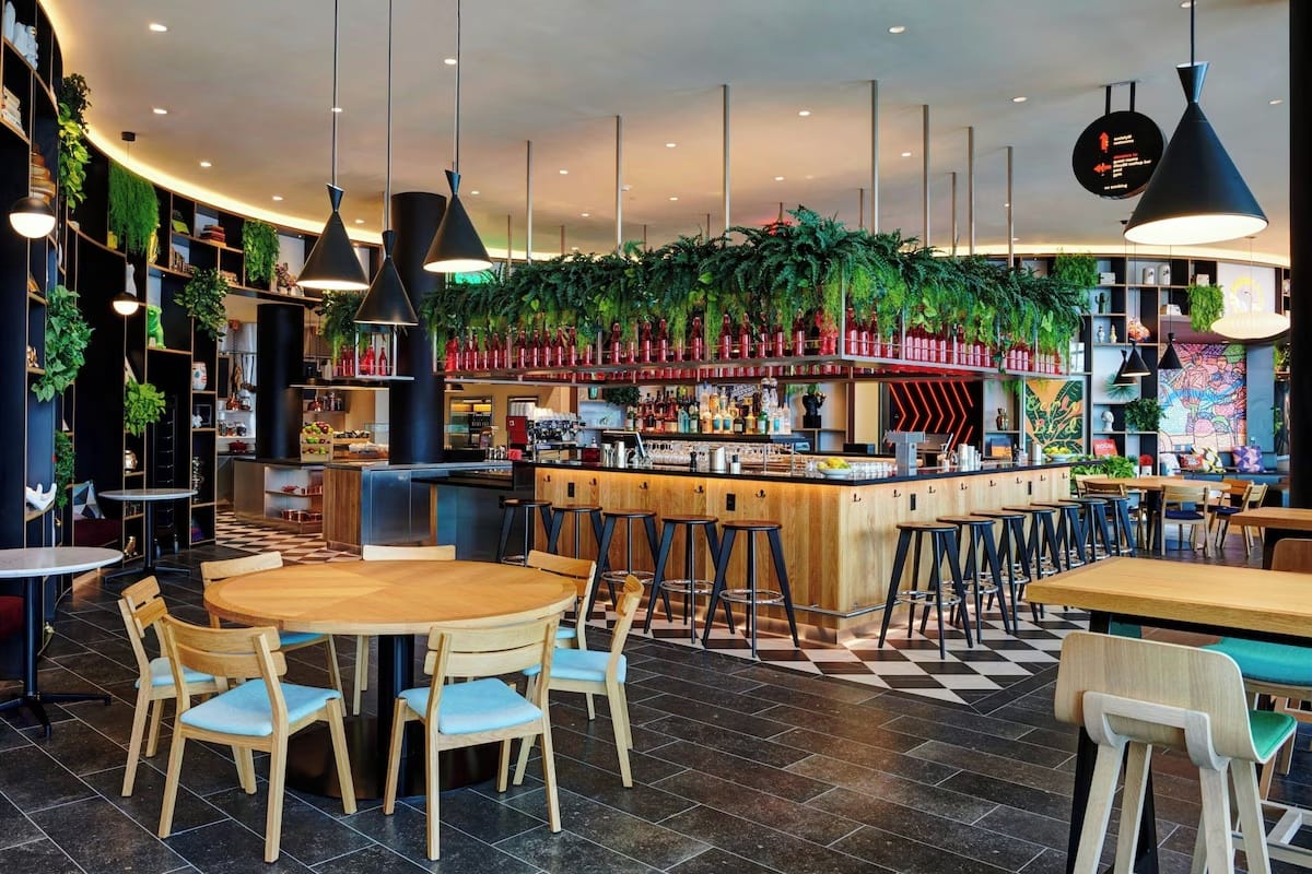 Lounge and café seating at CitizenM Miami Worldcenter designed for digital nomads, with coffee, quiet tables, and relaxed work-friendly vibes.