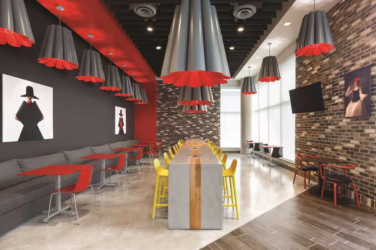 Lobby and breakfast seating area at Kompose Boutique Hotel Miami Airport with modern design and communal tables